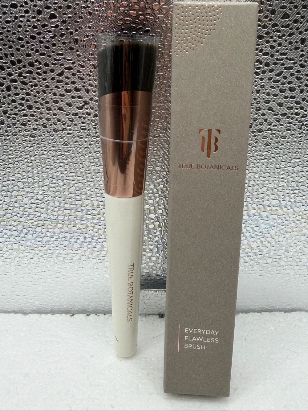 True Botanicals Flawless Brush – White Handle with Rose Gold Ferrule